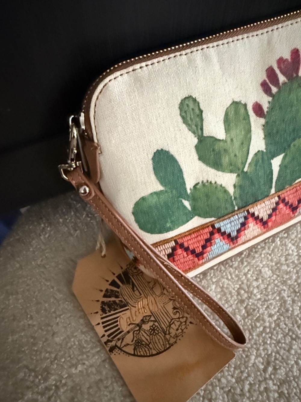 Catchfly Ladies Prickly Pear Cactus  Print Wristlet Clutch in Green & Cream - Picture 3 of 9